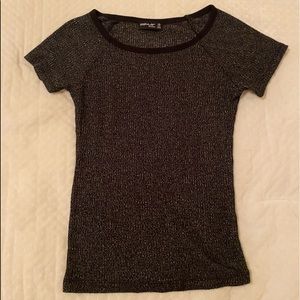 Black short sleeve crew neck t-shirt